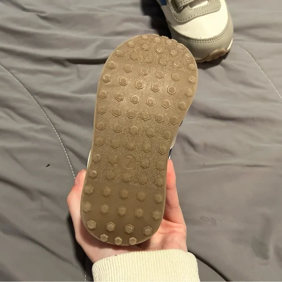 CAT & JACK KIDS SNEAKERS - Picture 7 of 7